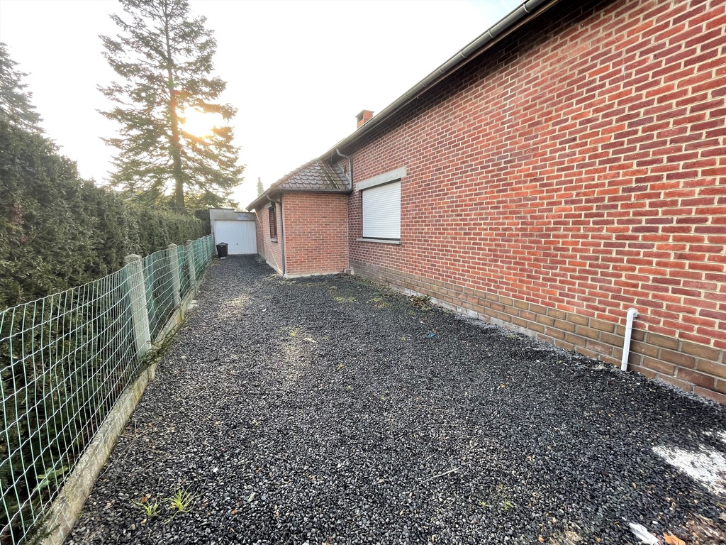 A LOUER à Blaton : Maison 3 façades avec 3 chambres, garage et jardin